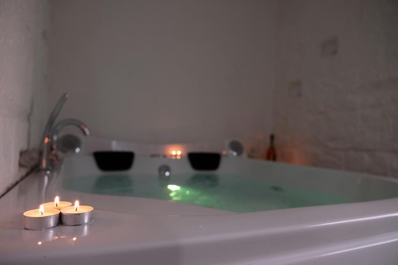 Amalfi Pool Suite - Puglia Mia Apartments โมโนโปลี ภายนอก รูปภาพ